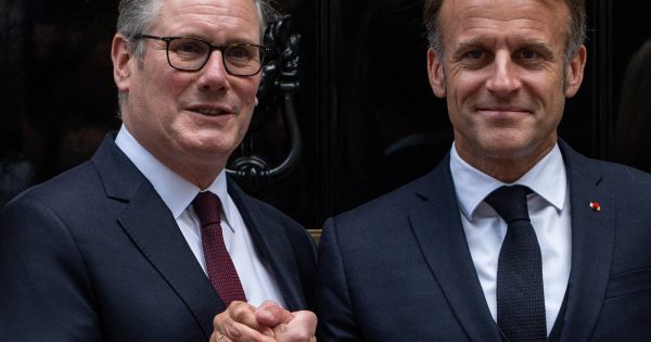 image-keir-starmer-et-emmanuel-macron-ce-mercredi-a-londres-sur-le-perron-du-10-downing-street-photo-sipa-thomas-krych-1752075354